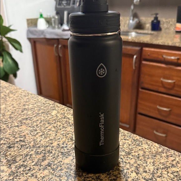 Black ThermoFlask Water Bottle 24 oz - Picture 1 of 2
